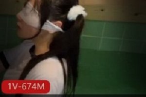 精选穿体操服在浴池高情绪