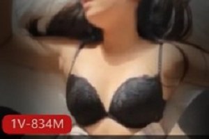 精选OnlyFans极品网红-下面有跟棒棒糖