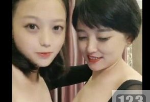 精选【小海媚】诱惑乖巧侄女下水，40岁携手20岁