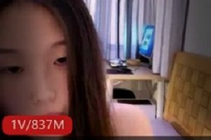 精选极品颜值美女为赚钱下水和好友奥利给表演