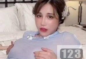 精选台湾网红辛尤里旗袍粉黛风，见证她的下水作