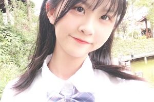 高颜值双马尾妹子《酸果儿》公共场合露出