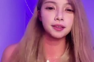 国际版抖音-疯狂酒吧漏点女神最近很火