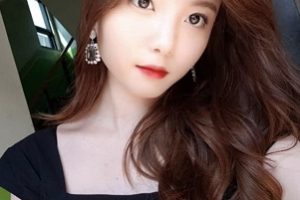 天美传媒《李始宇Siwoo Lee》最新白领女神