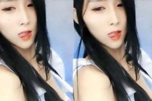 虎牙极品主播《岩儿》酸奶视频私人定制合集