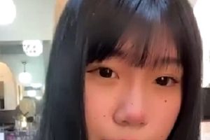 艺校学院风极品校花，和閨密宿舍内露点私拍，精品泄密流出