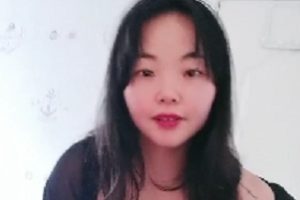 惊现-極品中年少女兼职，擦边直播黑絲情调有尺度露出