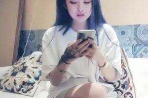 探花约拍高颜值蓝发清冷女孩