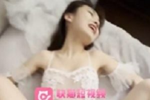 刚结婚不久的超嫩小赵被各种爆，女主骨子里透着S。 [52V-727M]