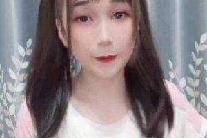 丰满美女网红（小馒头）有尺度写真，黑色比基尼展现熬人事业线