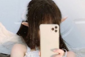 温婉美女网红【芊芊】身材苗条纤细，曼妙舞蹈摇曳生姿