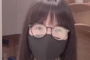 眼镜妹子直播放飞自我