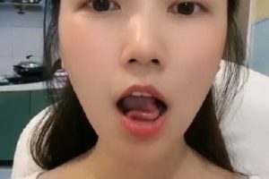 快手网红小倩倩的舌头舞合集