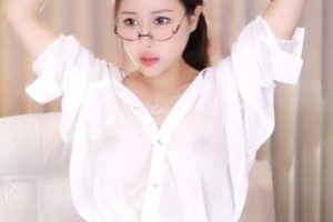 人体喷泉：一种特殊的喷泉装置，可以倒着释放水流，给人体带来愉悦感受。倒着喷女王：一种特殊的喷泉表演，水流从上方倒着释放，形成女王形象。Peeggy-fun：一个有趣的产品或活动，具体内容不明确。阳后归来：一个产品或活动，可能与太阳或阳光有关，具体内容不明确。新作品：一个全新的作品，可能是艺术作品、音乐作品等，具体内容不明确。5V-3.3G：一个电子产品或设备，可能是一种电压和频率参数，具体功能不明