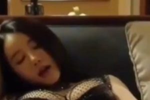 2024重磅视频：推特女神Couplelove女J服装被罪F反被三人游喷泉，对话开放，解压密码