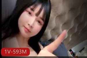 童颜女神幼猫：超顶颜值+一级棒身材特写视频，S货大胃王，赶紧下载观看！