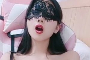 性感女模特直播秀，宅男互动撩骚诱惑，助理道具运动解压