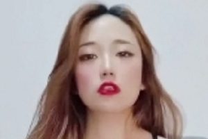 云资源，观众们可以轻松获取到小奶瓶的精彩视频合集，感受她带来的快乐和放松。