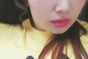 火爆斗鱼人气神似明星白白兔，高颜值美女快手爆R主播，最新散播定制合集50V776M