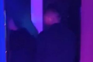 [绿帽老公]单男约会+多人游离谱解压方式[17v+930m][百度盘]