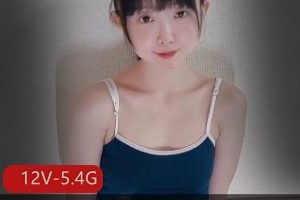 甜美Fansly年轻小桃最新合集12V5.4G，自拍长资源视觉盛宴