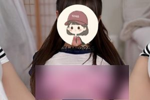 网黄推特银交派对武汉情侣最新合集4V4.4G，商场试衣间团建互动