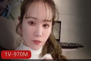 高铁自娱自乐女神Naomii最新合集1V970M，自拍时长22分