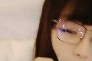 微博超级可爱眼镜妹高情绪合集48部17G，骚气满满，懂事又有才！