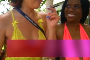 百度ED2K媚黑熟女IAmHelenaPrice视频合集183v69g，白皮熟女痴迷黑哥