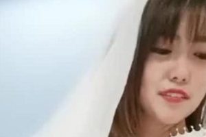小妲己给你一口甜甜与沙滩上的贝壳撞衫婚纱视频2部2.5G反差大